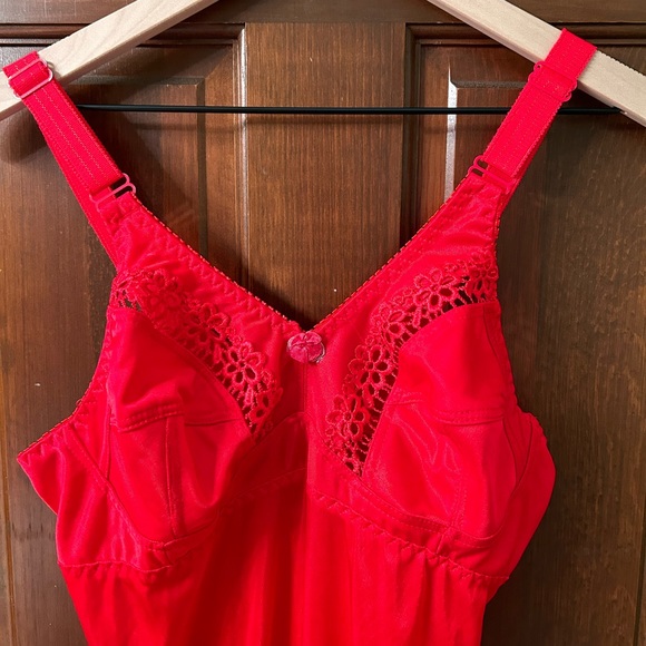 L.M. Fashion Full Red Nylon Slip with Bra hook closure and support cups. Size XL - Picture 4 of 10